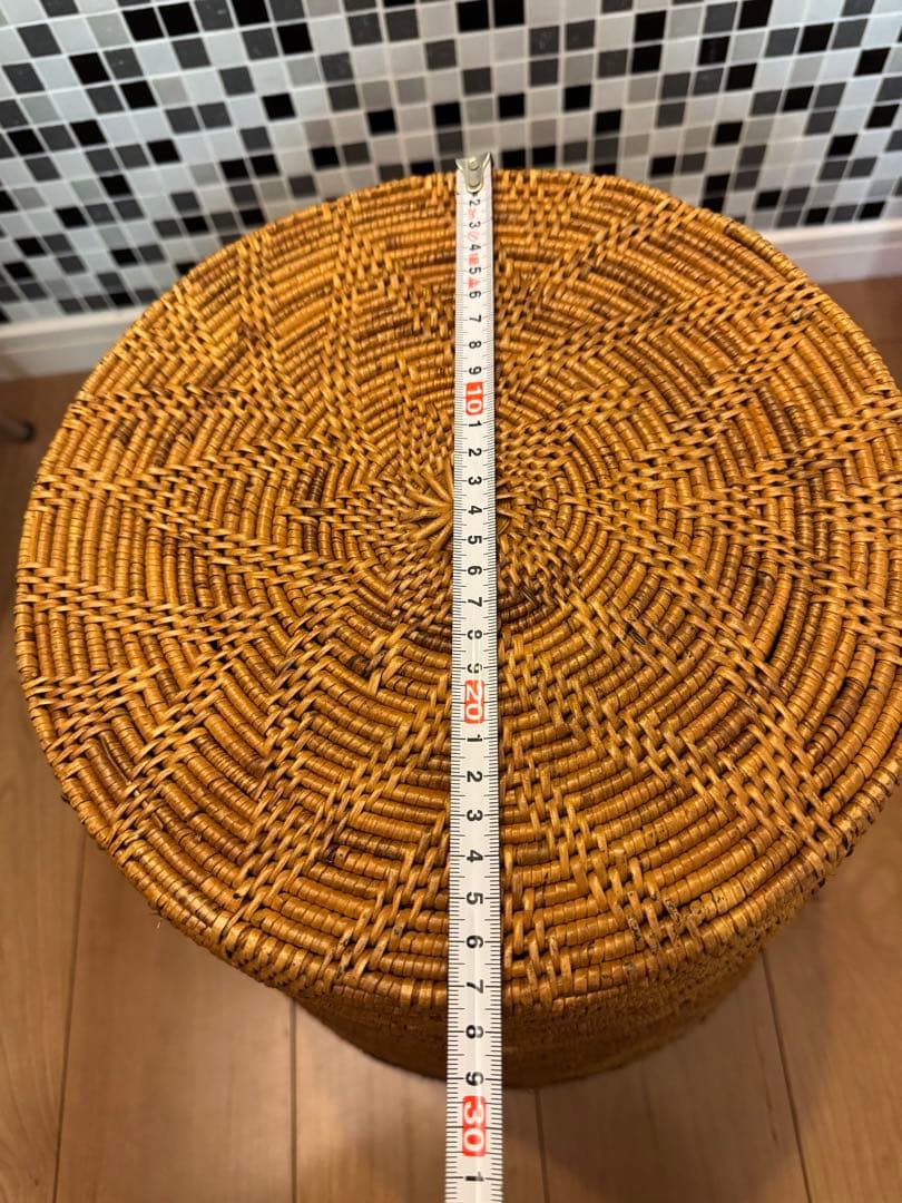 天然素材の蓋付きバスケット