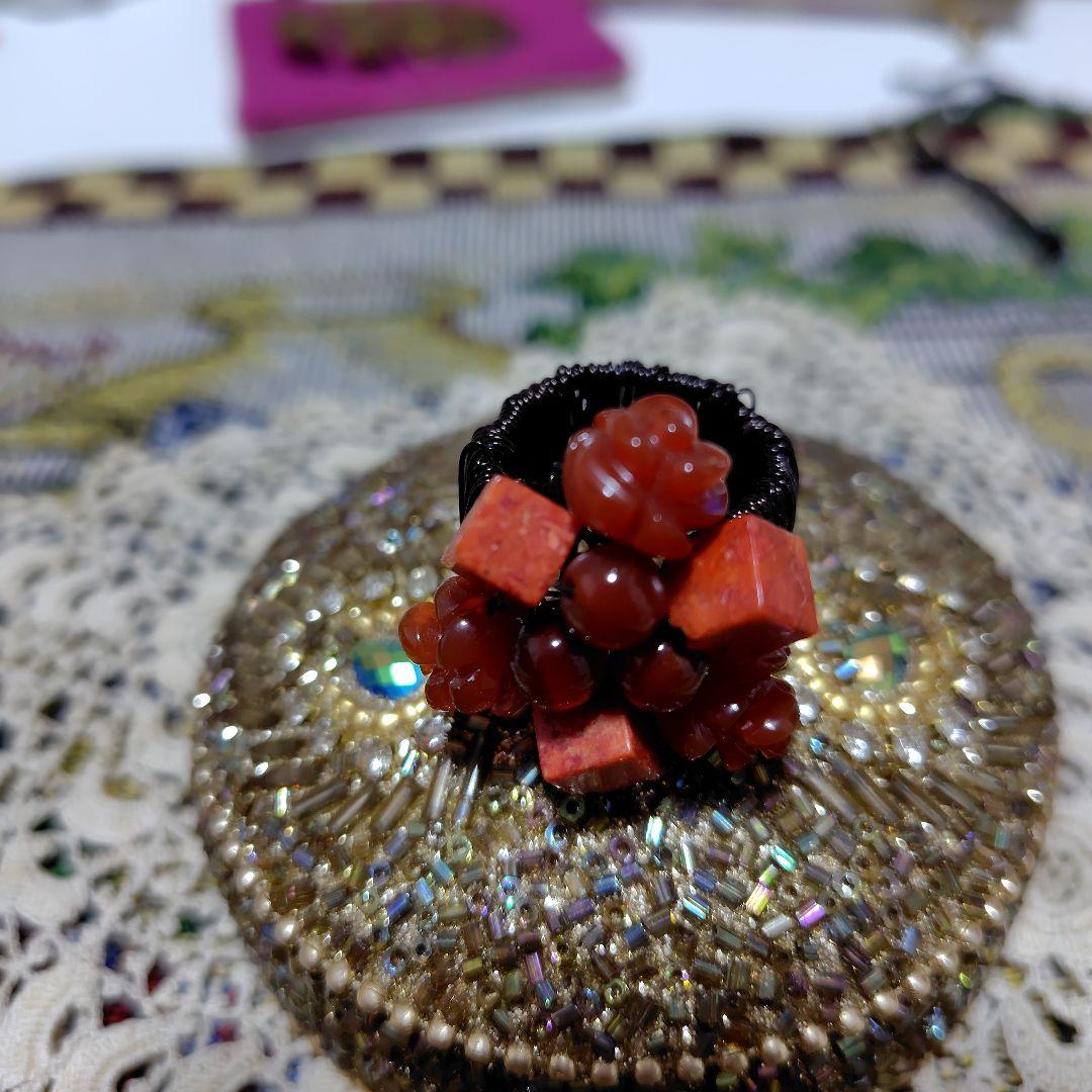 美品　 赤い珊瑚ビーズリング