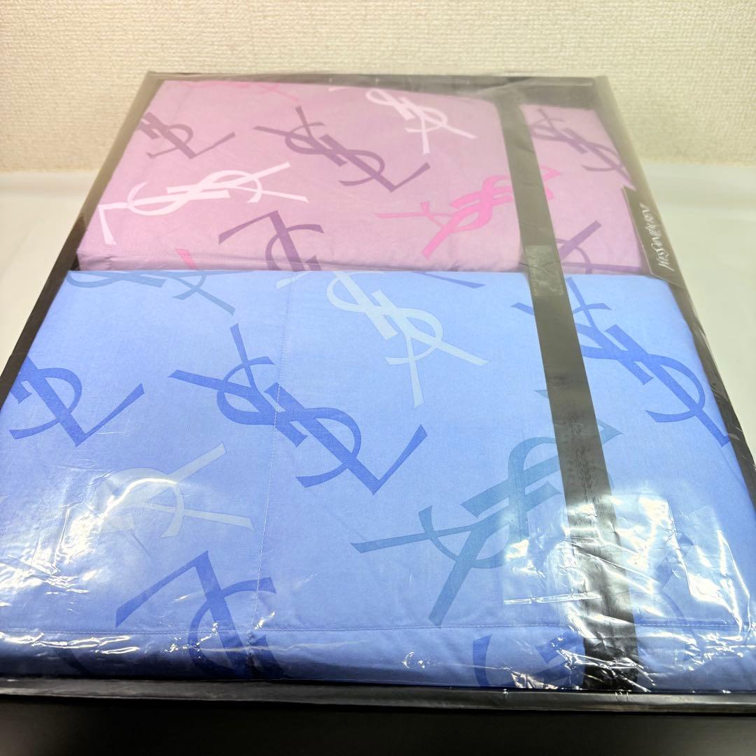 イヴ・サンローラン　YSLロゴ総柄ウォッシャブル羽毛肌掛け布団　ペア　２枚