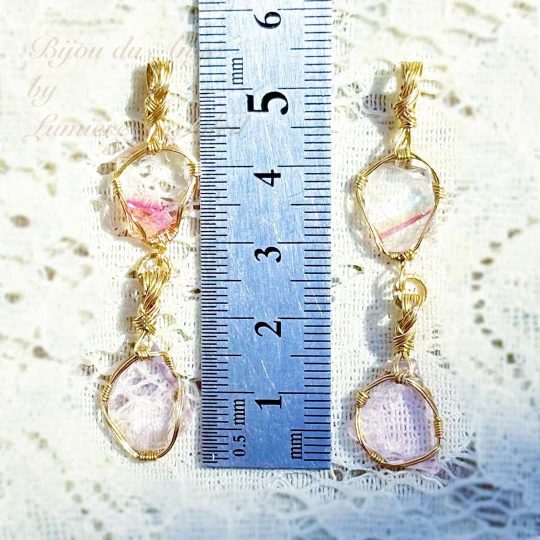 アンダラクリスタルのアシンメトリー二連ピアス