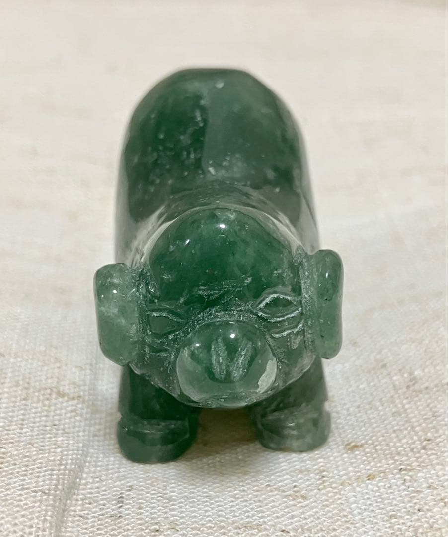 ブタの置物　天然石グリーンアベンチュリン