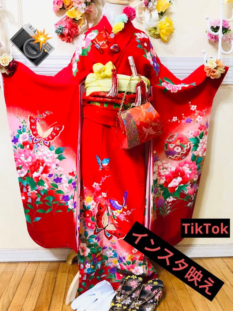 七五三七歳❣️新品着物✨赤地手毬蝶々花金彩⭐︎作り帯楽々⭐︎完全フルセット銘品