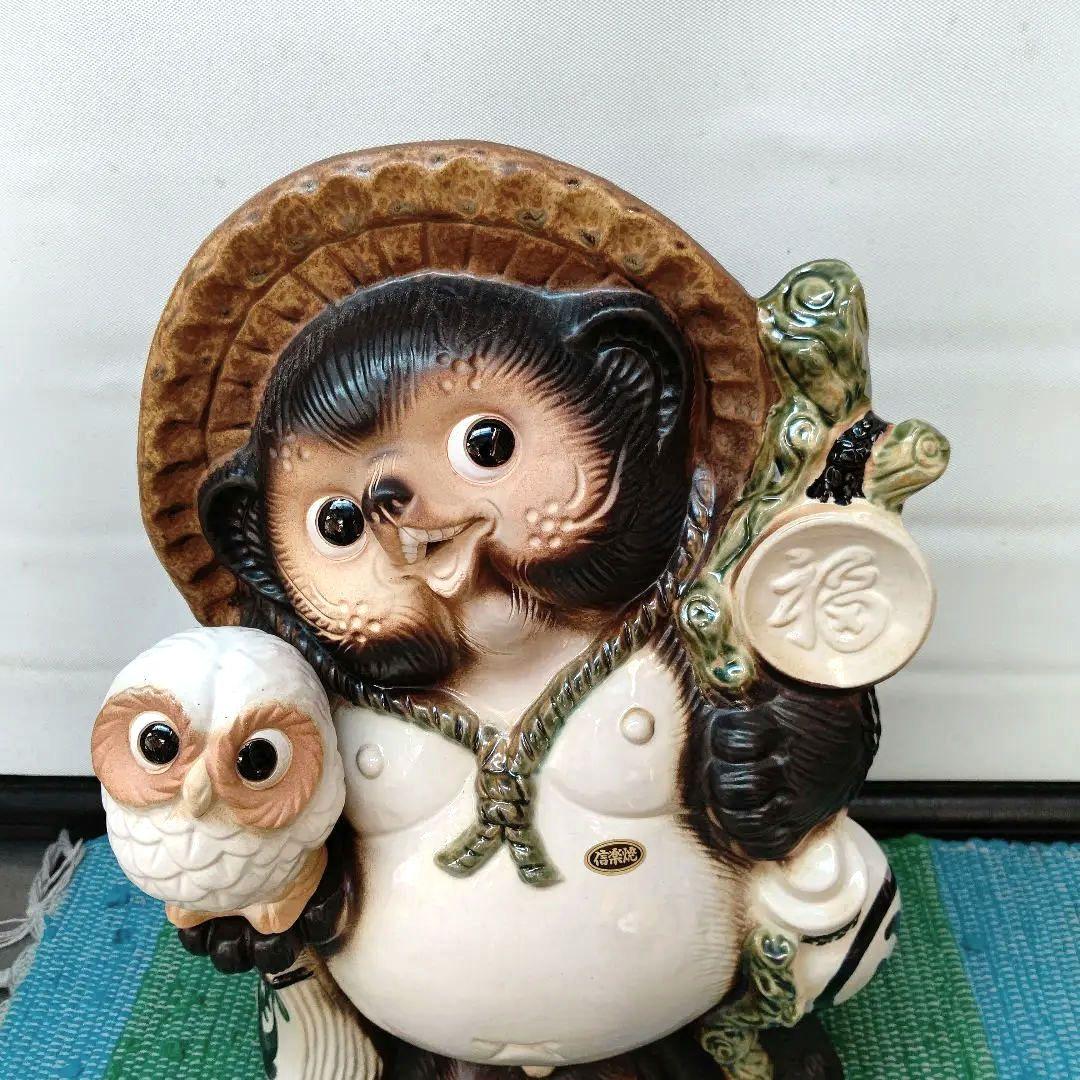 43フクロウさん抱く福ひねり狸さん03