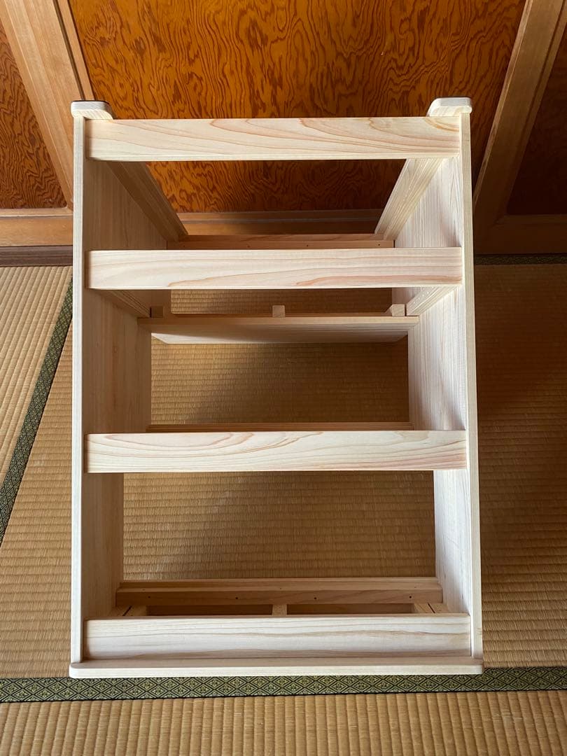 Yaskuro様限定の、手摺り付き3段の踏み台です。