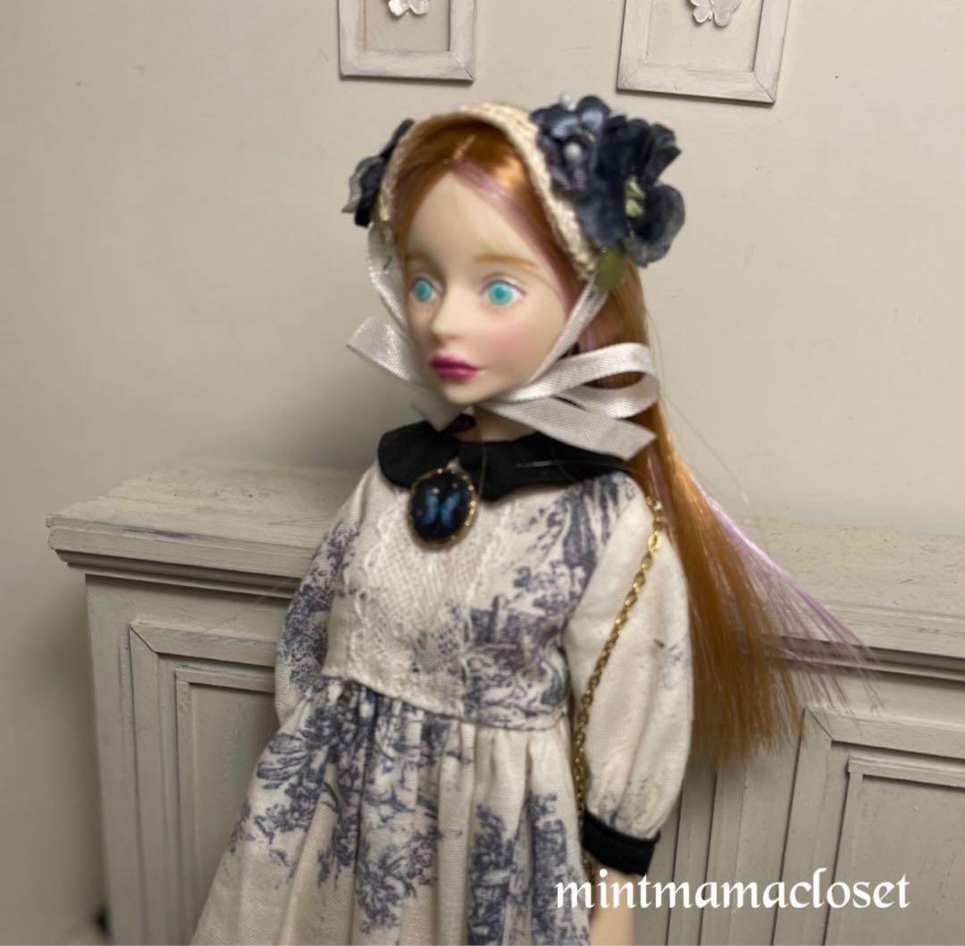 専用青い花柄ドレスとストローハットのドールアウトフィット