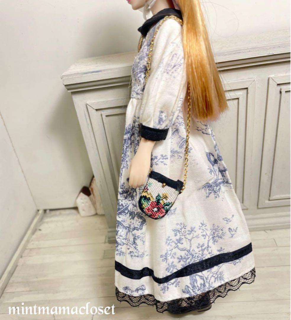 専用青い花柄ドレスとストローハットのドールアウトフィット