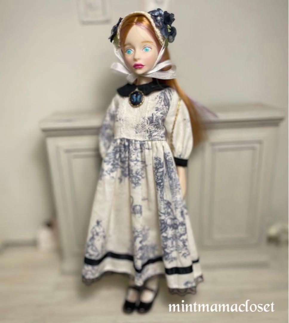 専用青い花柄ドレスとストローハットのドールアウトフィット