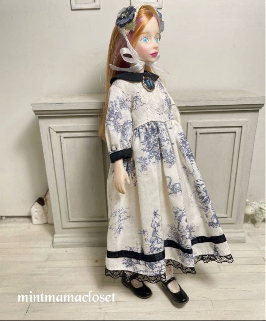 専用青い花柄ドレスとストローハットのドールアウトフィット