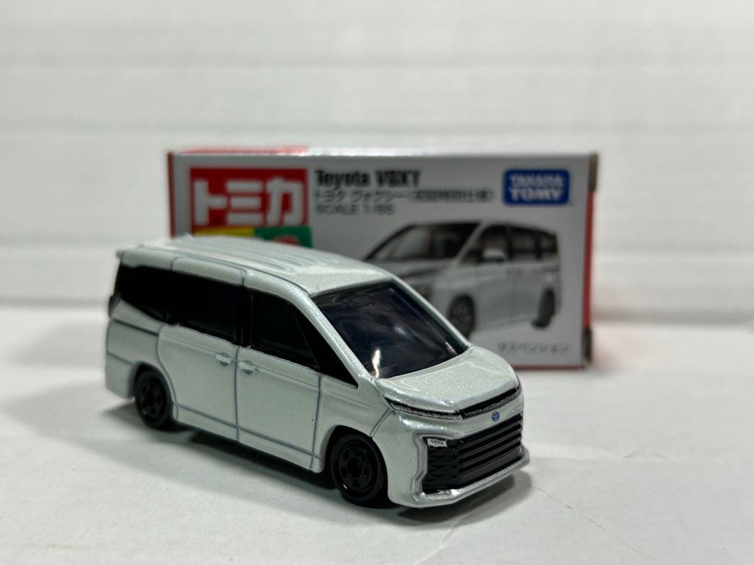 トミカ ヴォクシー 初回特別仕様 二次加工品 リアル化 トミカ改造