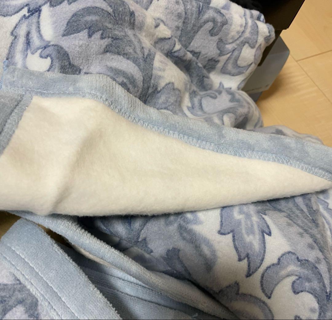 未使用品‼️イブサンローラン 綿毛布 中国製 140×200 - メルカリ