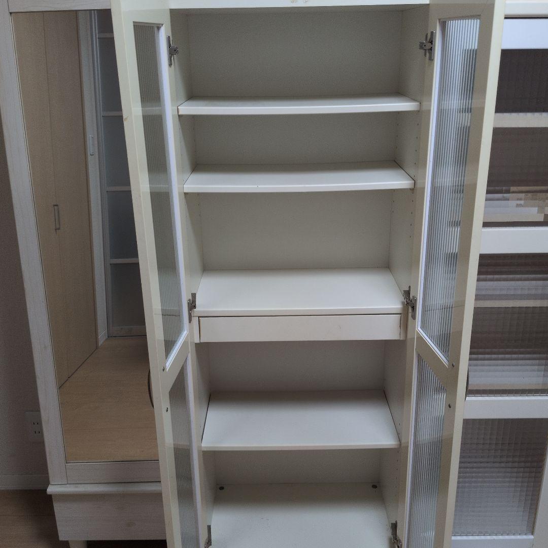 アンティーク風　ホワイト木製キャビネット 5棚付き