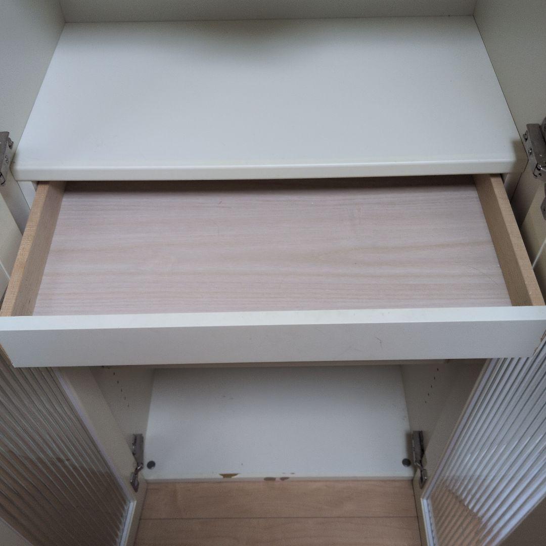 アンティーク風　ホワイト木製キャビネット 5棚付き