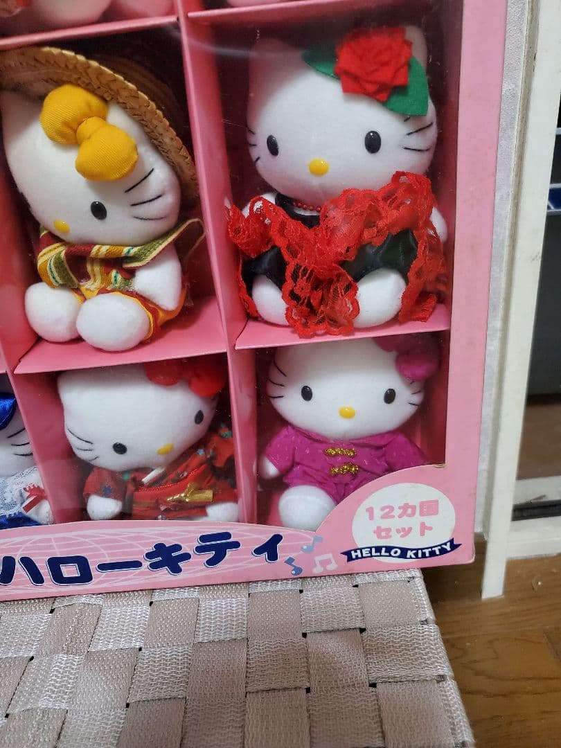 世界のハローキティ12ヵ国 - メルカリ