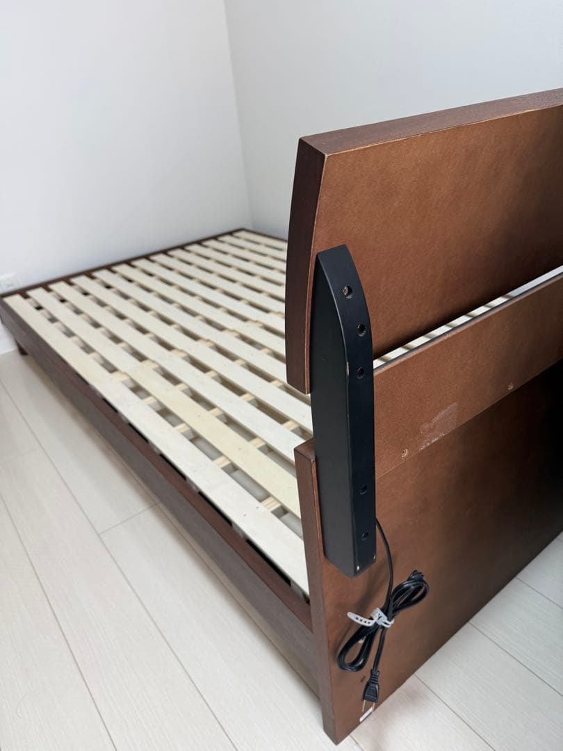 ニトリ　セミダブルベッドフレーム　コスモ　ほぼ新品　送料込価格