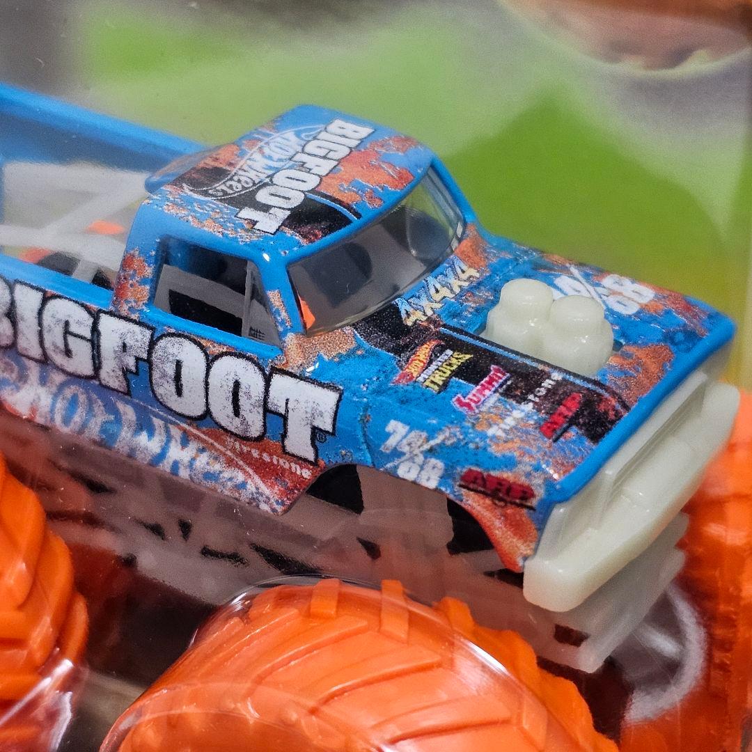 激レア！蓄光！ホットウィール モンスタートラック ビッグフット
