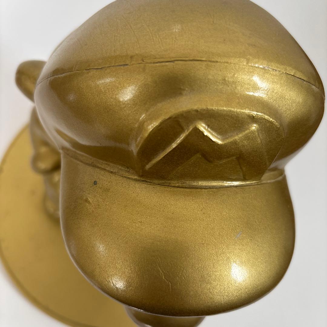 ゴールドマリオ像