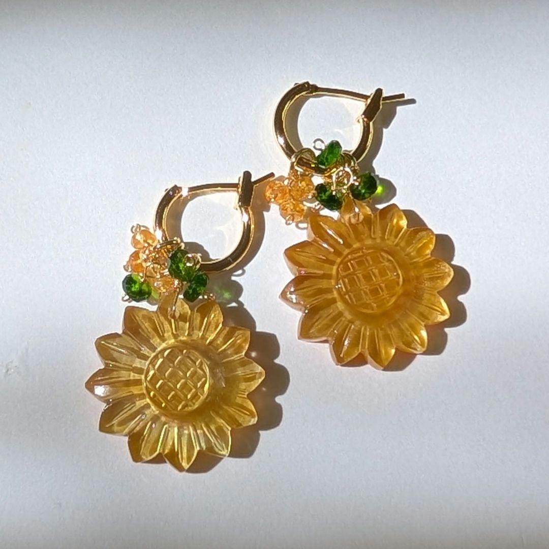 ひまわりカービングピアス
