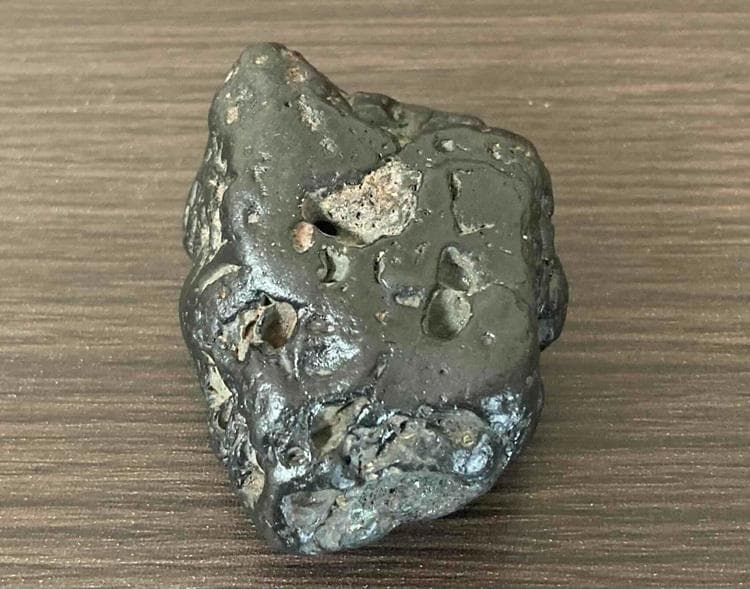 お買い得！大型！地球外から飛来した磁気を帯びた神秘の隕石、宇宙の力を宿す石！