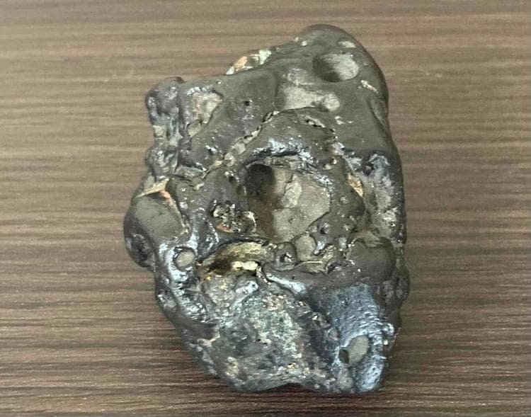 お買い得！大型！地球外から飛来した磁気を帯びた神秘の隕石、宇宙の力を宿す石！