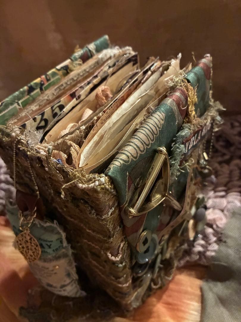 古道具や古切手、古い物ジャンクジャーナル　ティムホルツ　グリーン　フランス