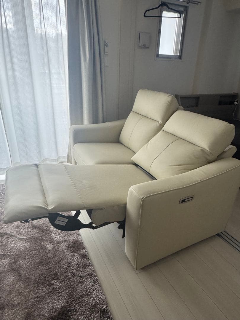 【ニトリ製】電動リクライニング機能付き2人掛けソファ UM04(アイボリー色)