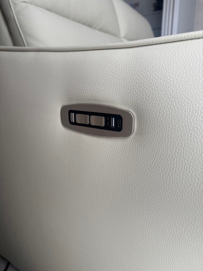 【ニトリ製】電動リクライニング機能付き2人掛けソファ UM04(アイボリー色)