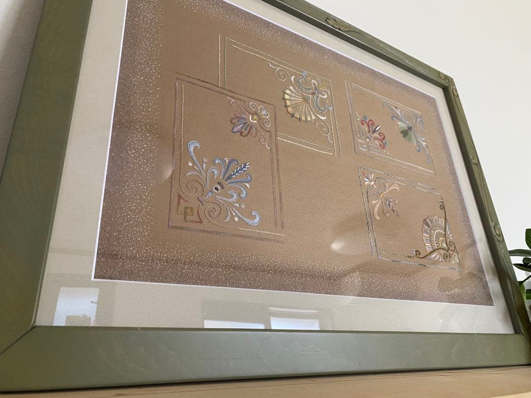 刺繍アート作品 緑色フレーム付き