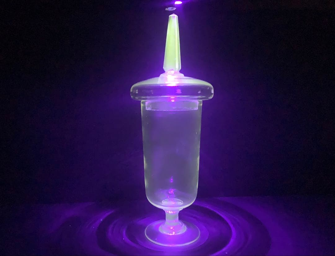 剣先 蓋付 ガラス瓶 ウランガラス 戦前 駄菓子瓶 気泡硝子 脚付 キャニスター