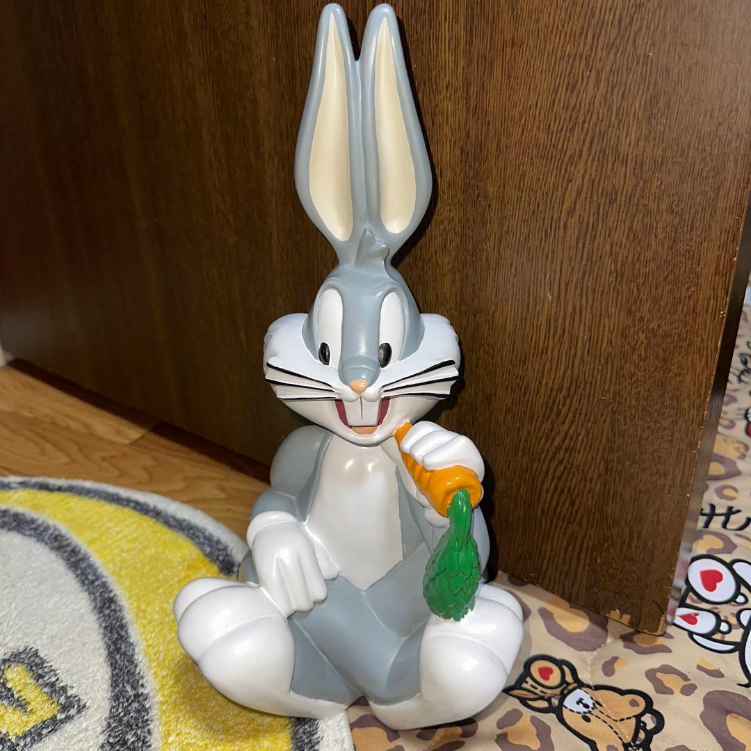 バックスバニー 置物 ニンジン付き高さ34センチ