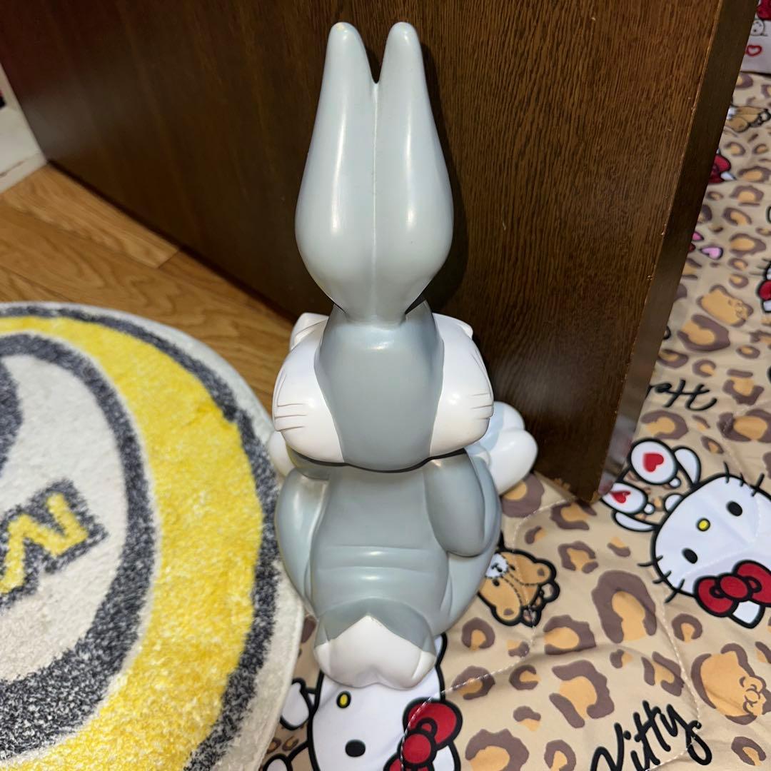 バックスバニー 置物 ニンジン付き高さ34センチ