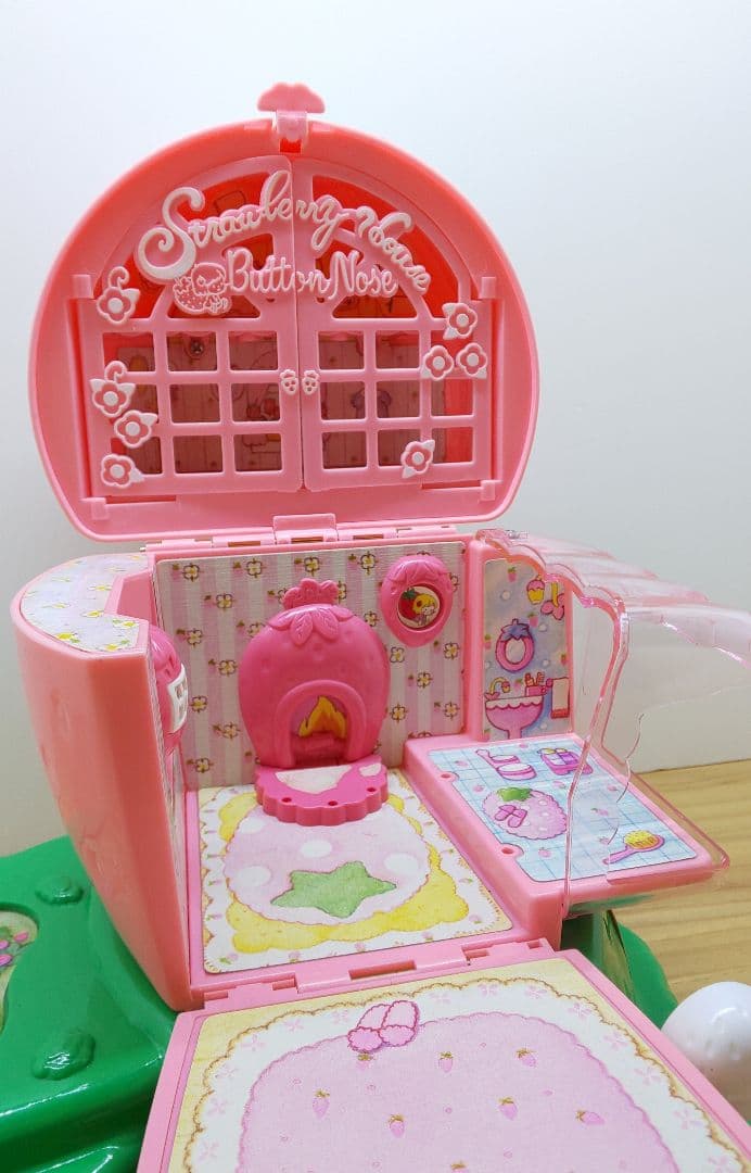昭和レトロ❣️サンリオいちごの夢のお家✨ボタンノーズ 初代✨ - メルカリ