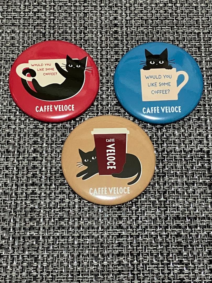 CAFFE VELOCE ベローチェ 黒ねこ 缶バッジ 3点セット - メルカリ