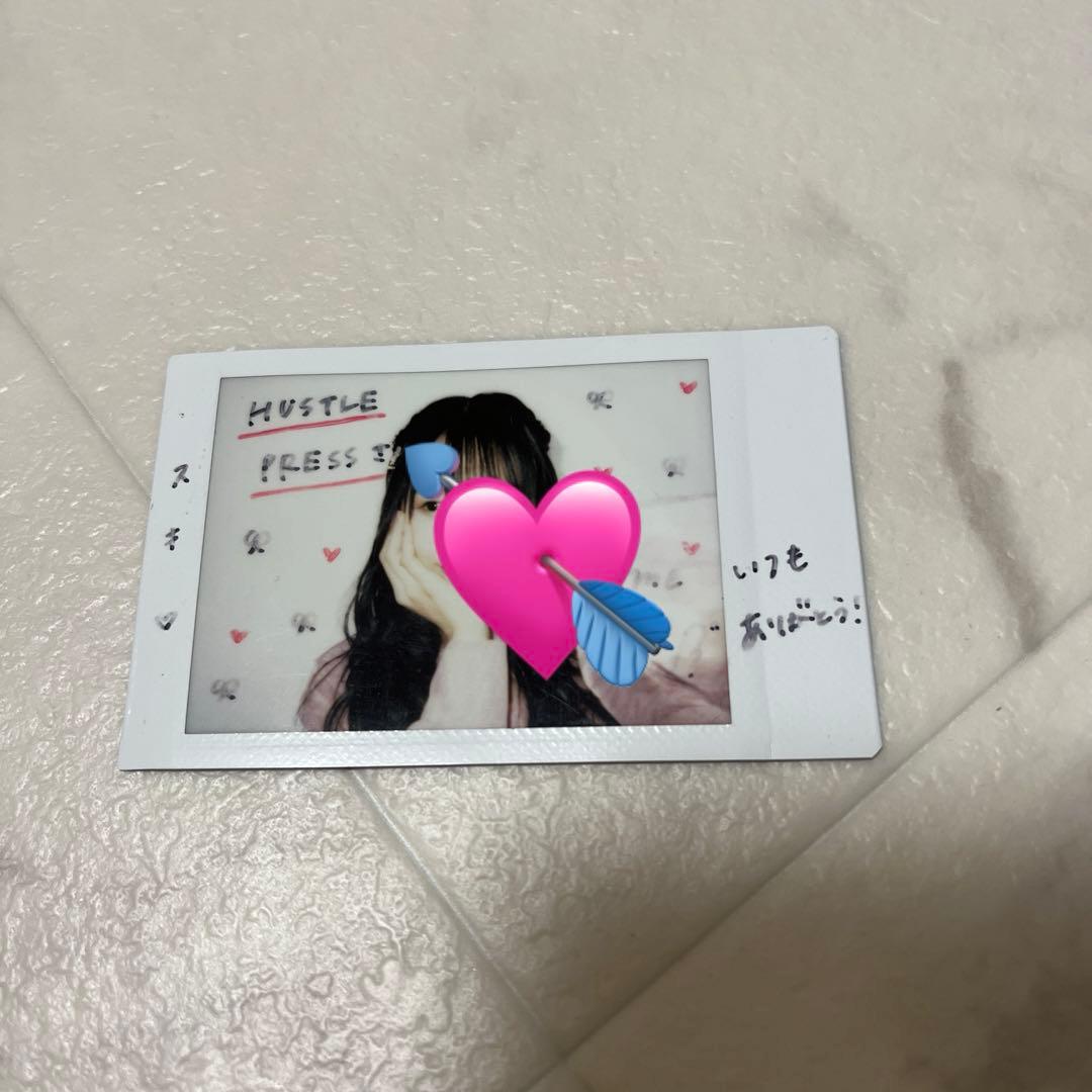 ≠ME ノイミー 尾木波菜 直筆チェキ ハッスルプレス - メルカリ