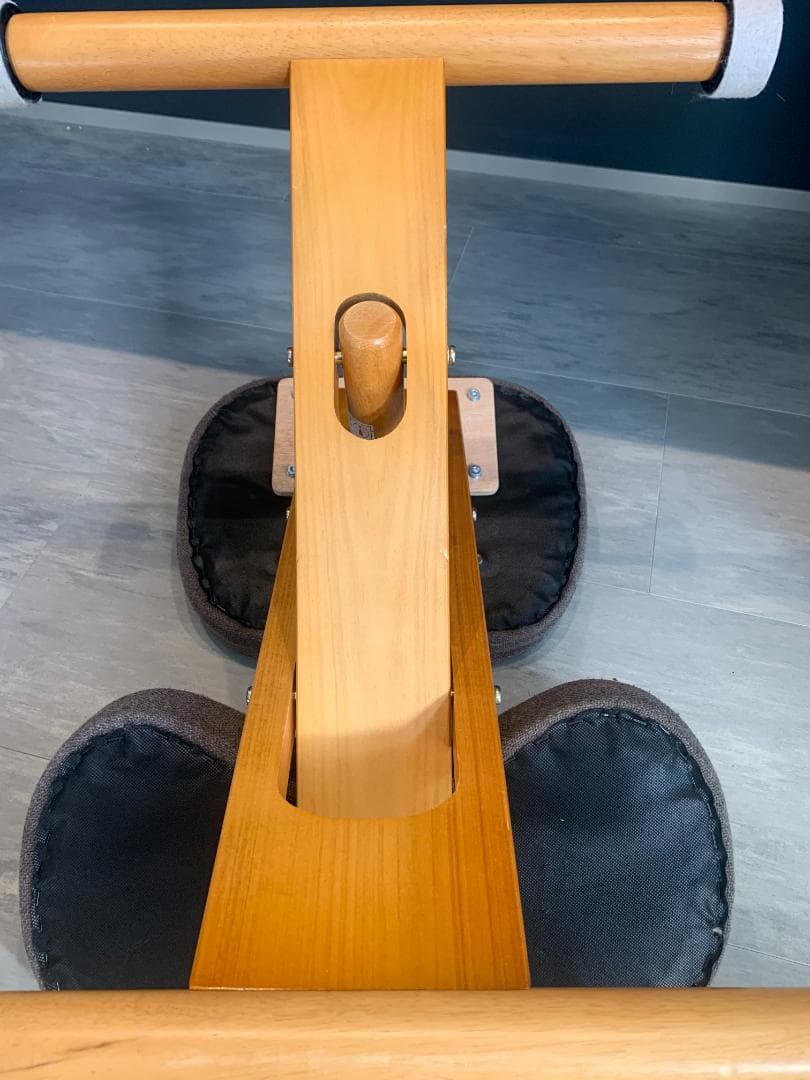 姿勢矯正チェア グレー 木製フレーム 高さ調整可能_タイヤフェルト付