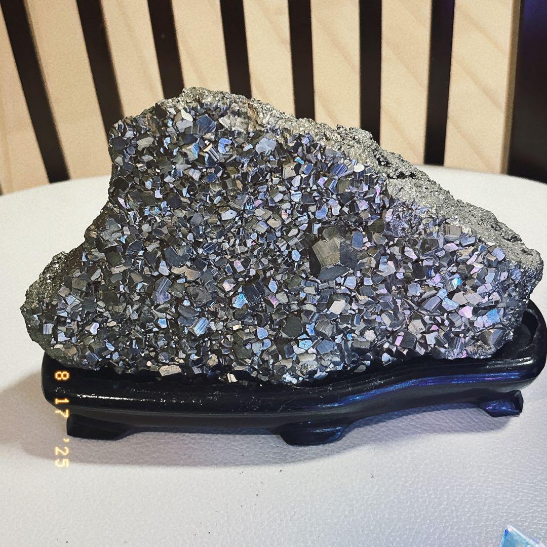 黄鉄鉱　自然石 黒色木製台座付き