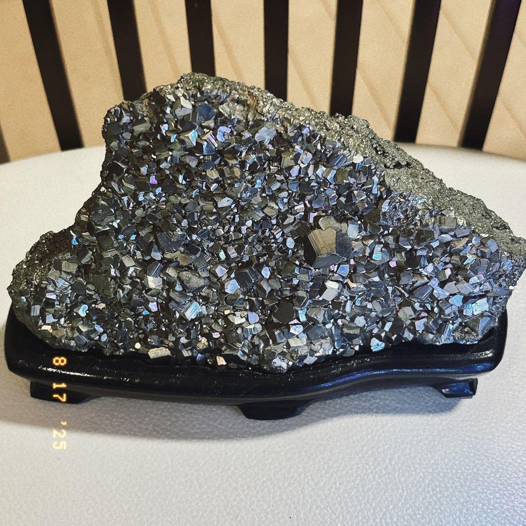 黄鉄鉱　自然石 黒色木製台座付き