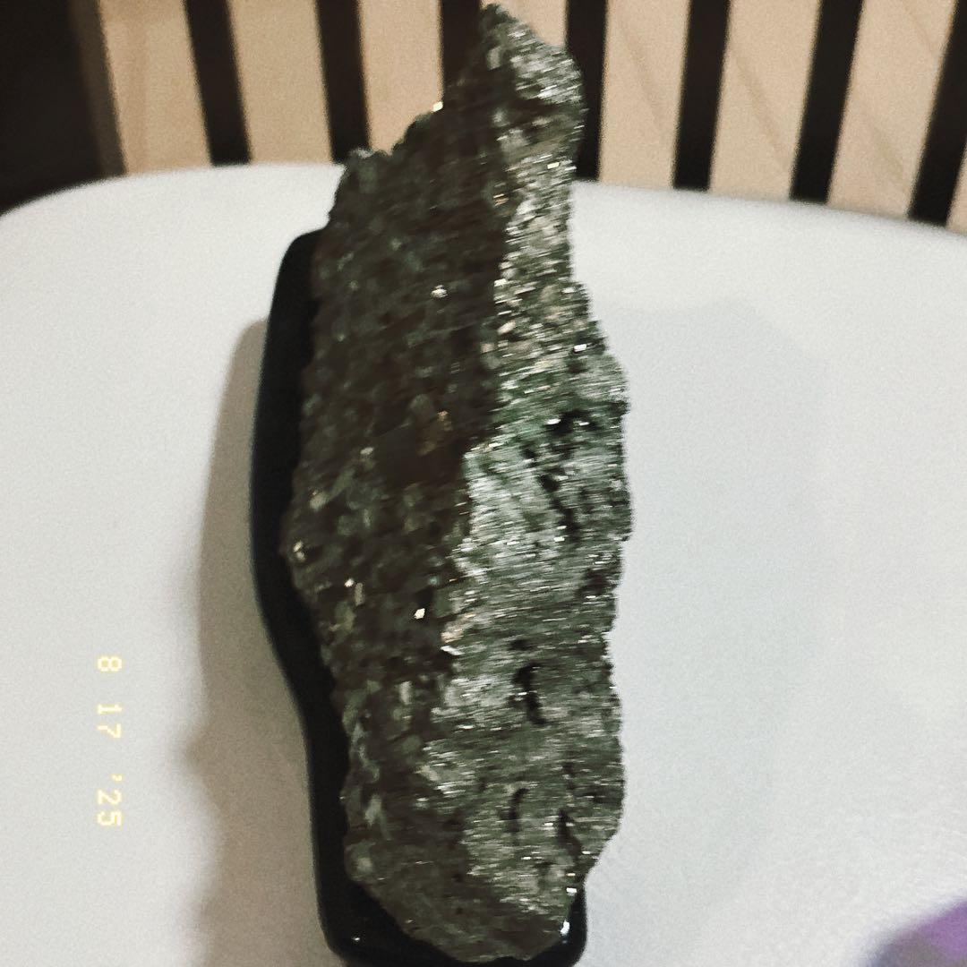 黄鉄鉱　自然石 黒色木製台座付き