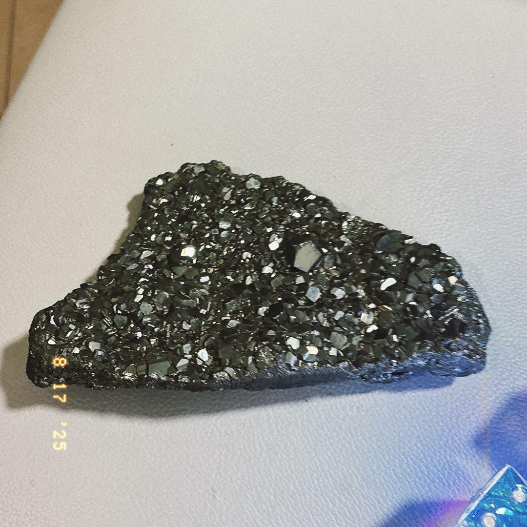 黄鉄鉱　自然石 黒色木製台座付き