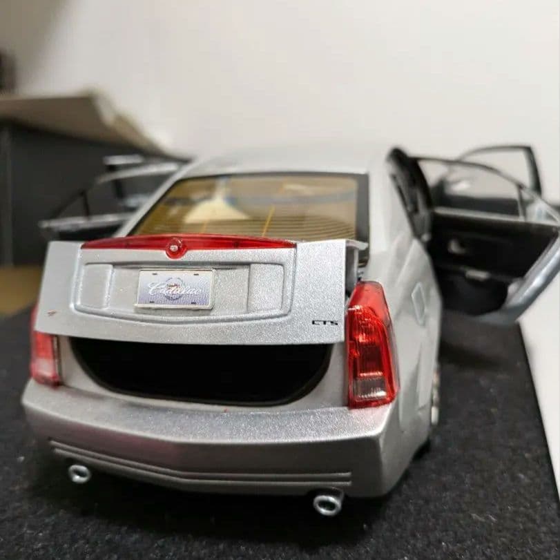 Cadillac CTS-V シルバー ミニカー　1/18 箱無　アメ車