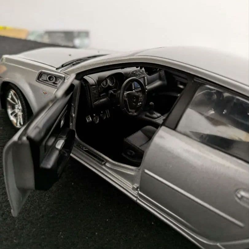Cadillac CTS-V シルバー ミニカー　1/18 箱無　アメ車