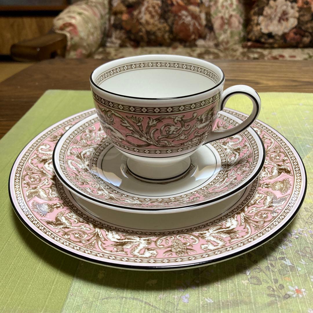 ウェッジウッド フロレンティーンピンク トリオセット - メルカリ
