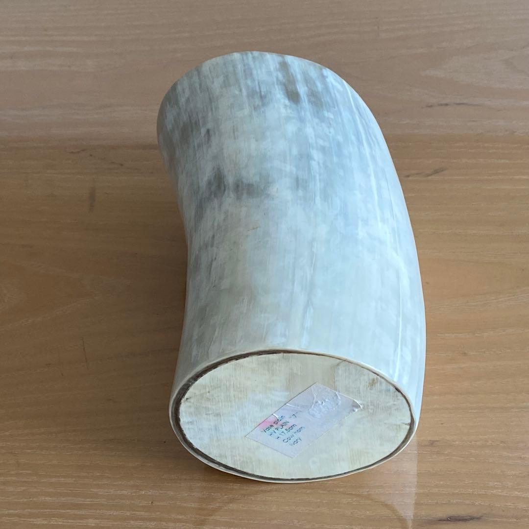 ジヤ・ケニアカウホーンベース牛角花器 水牛の角フラワーベース