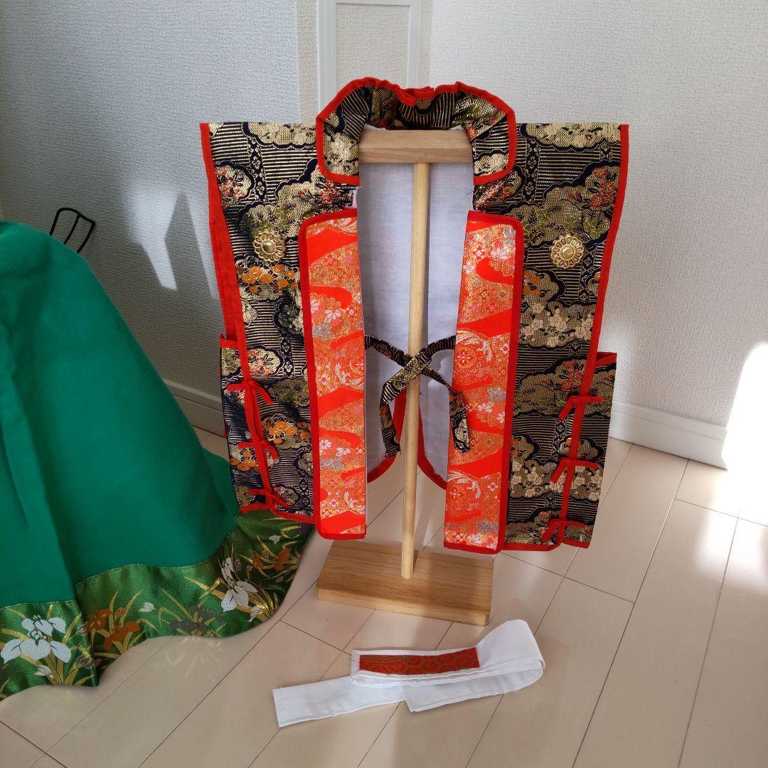 【美品】人形の東月木彫箔押竜頭御兜 平安好隆作 陣羽織付き 桜遊星緑セット