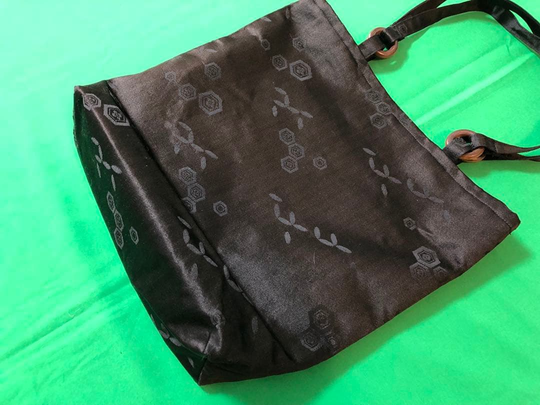 帯リメイク 黒×金 花文様／リングハンドル付き／着物リメイク 一点物