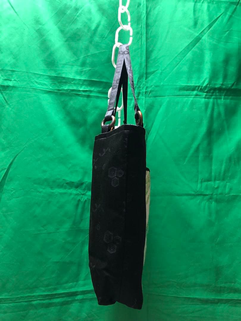 帯リメイク 黒×金 花文様／リングハンドル付き／着物リメイク 一点物