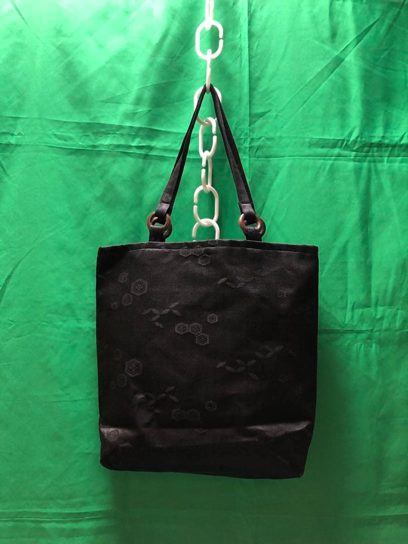 帯リメイク 黒×金 花文様／リングハンドル付き／着物リメイク 一点物