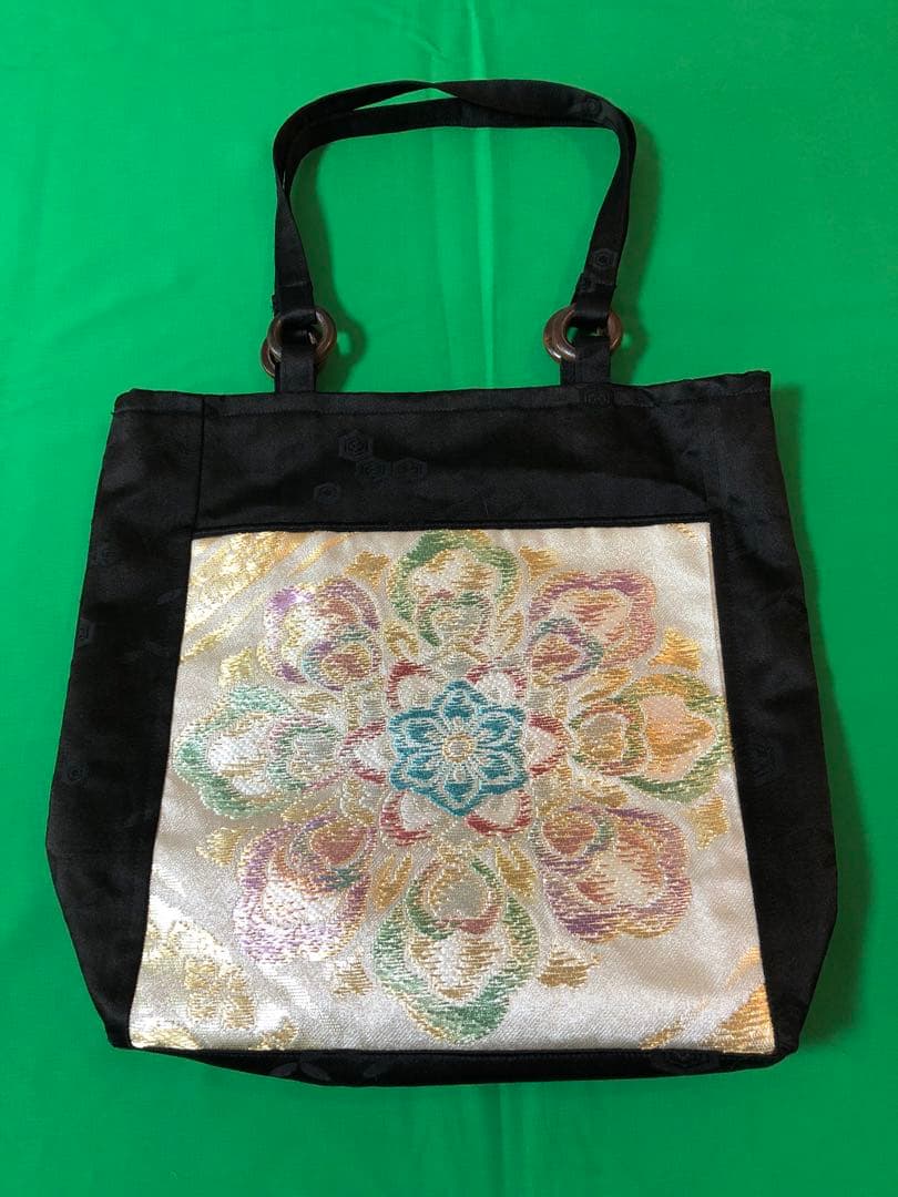 帯リメイク 黒×金 花文様／リングハンドル付き／着物リメイク 一点物