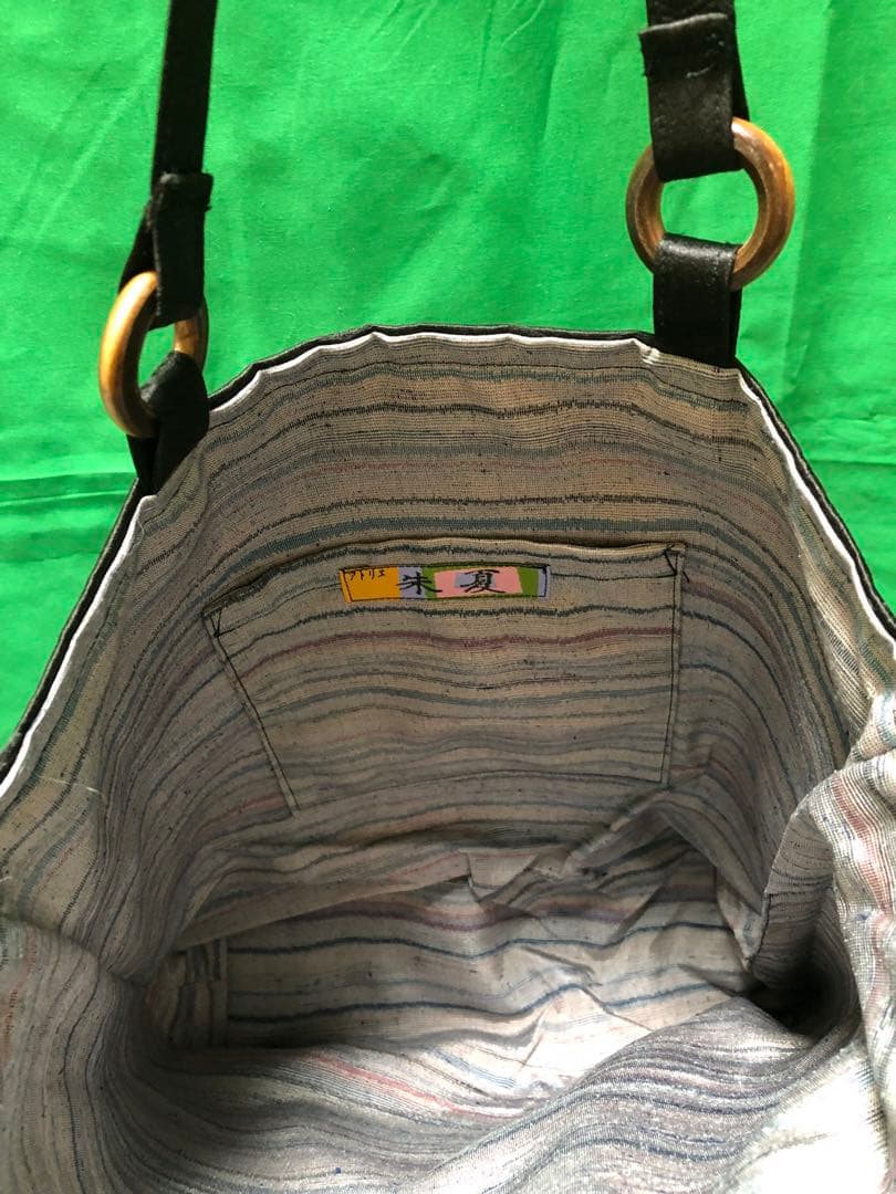 帯リメイク 黒×金 花文様／リングハンドル付き／着物リメイク 一点物