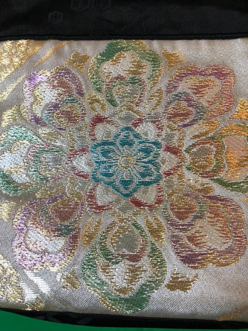 帯リメイク 黒×金 花文様／リングハンドル付き／着物リメイク 一点物