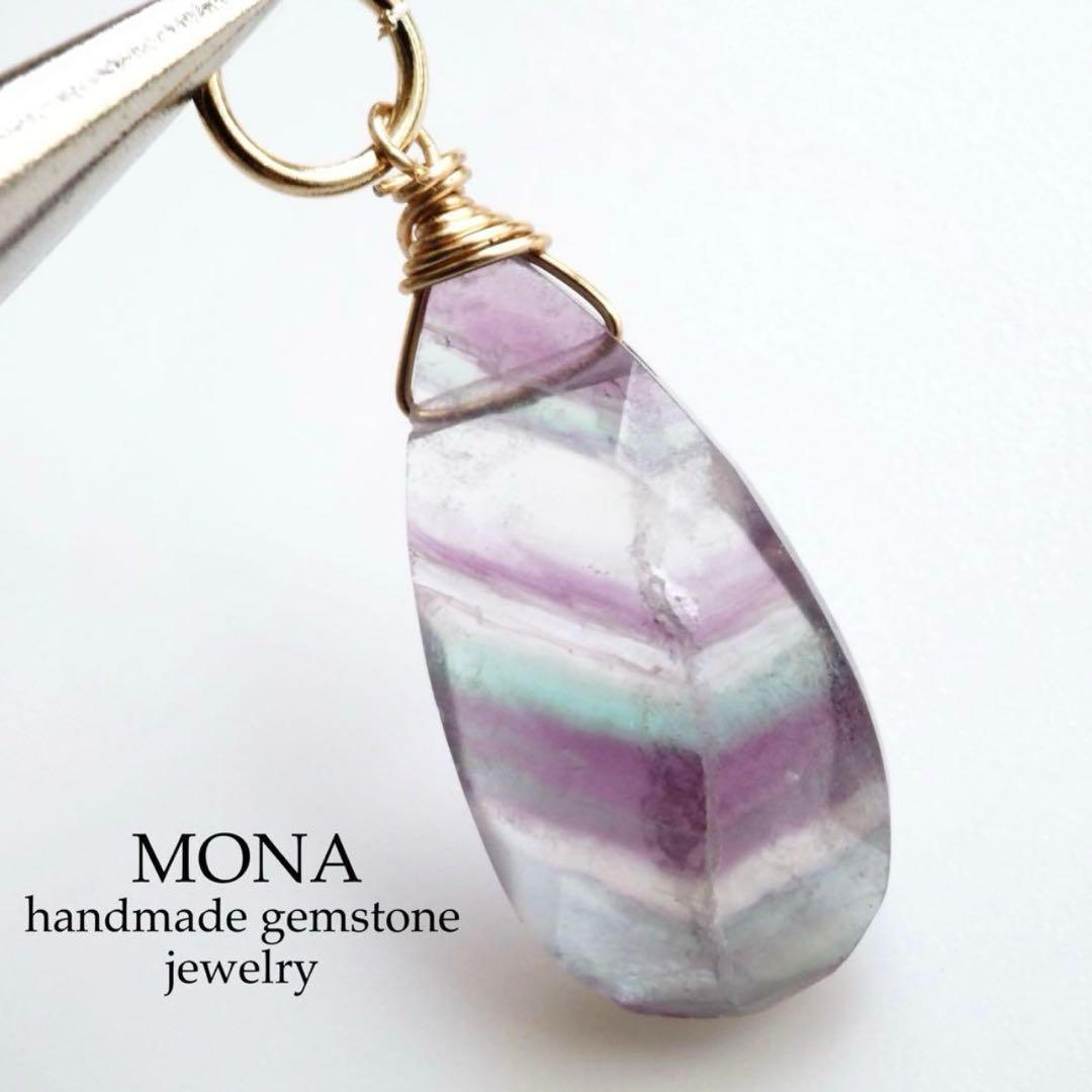 【Ruby】天然ホワイトシェルのマリアネックレストップ